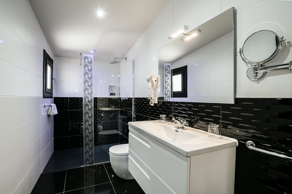 family room | bathroom | free toiletries, hair dryer, towels