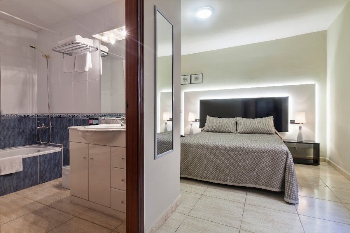 standard double room | soundproofing, free wifi, wheelchair access