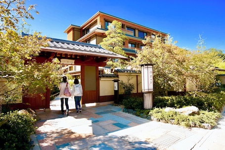 Front of property. Kadensho, Arashiyama Onsen, Kyoto - Kyoritsu Resort
