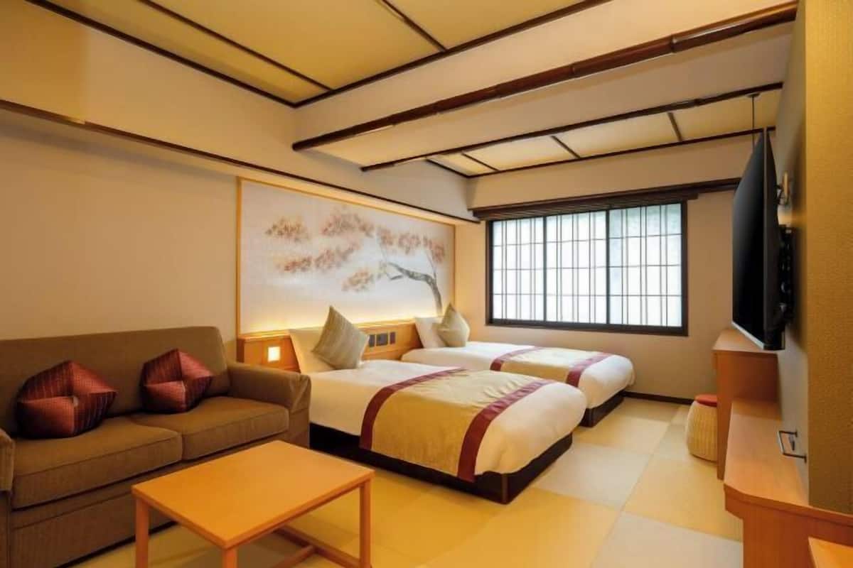 客房内保险箱、熨斗/熨板、免费 WiFi、床单