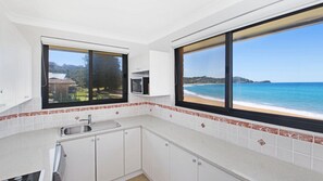 Private kitchen - Hi Surf 9 - Absolute Beachfront (AVOCA BEACH)