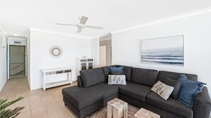Living area - Hi Surf 9 - Absolute Beachfront (AVOCA BEACH)
