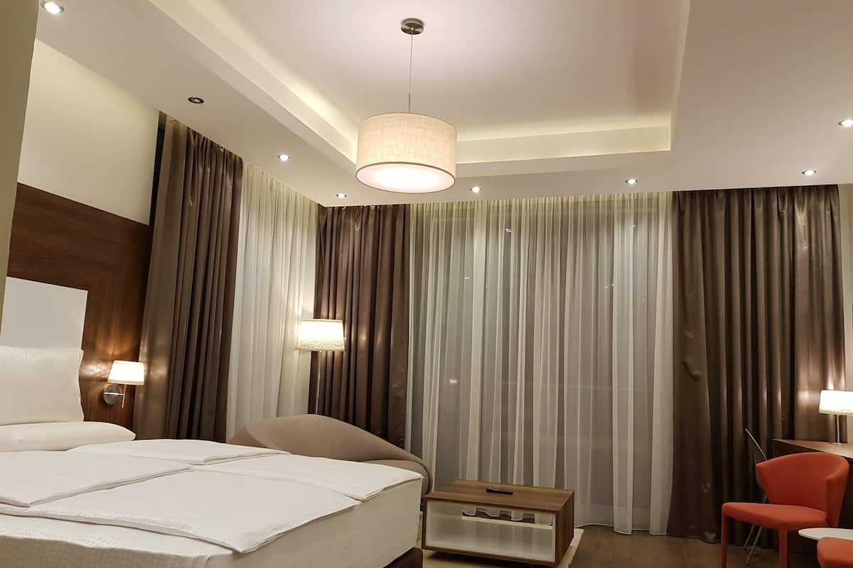 Deluxe Double Room, Non Smoking (For 3) | 1 bedroom, premium bedding, down duvets, memory-foam beds