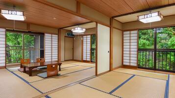 Japanese-style room 2 tatami mats (10 mats + 8 mats), No Smoking | Free WiFi, bed sheets