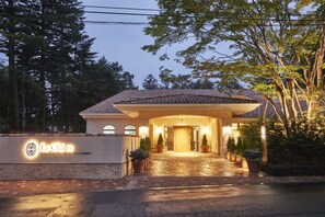 Façade de l’hébergement - soirée/nuit