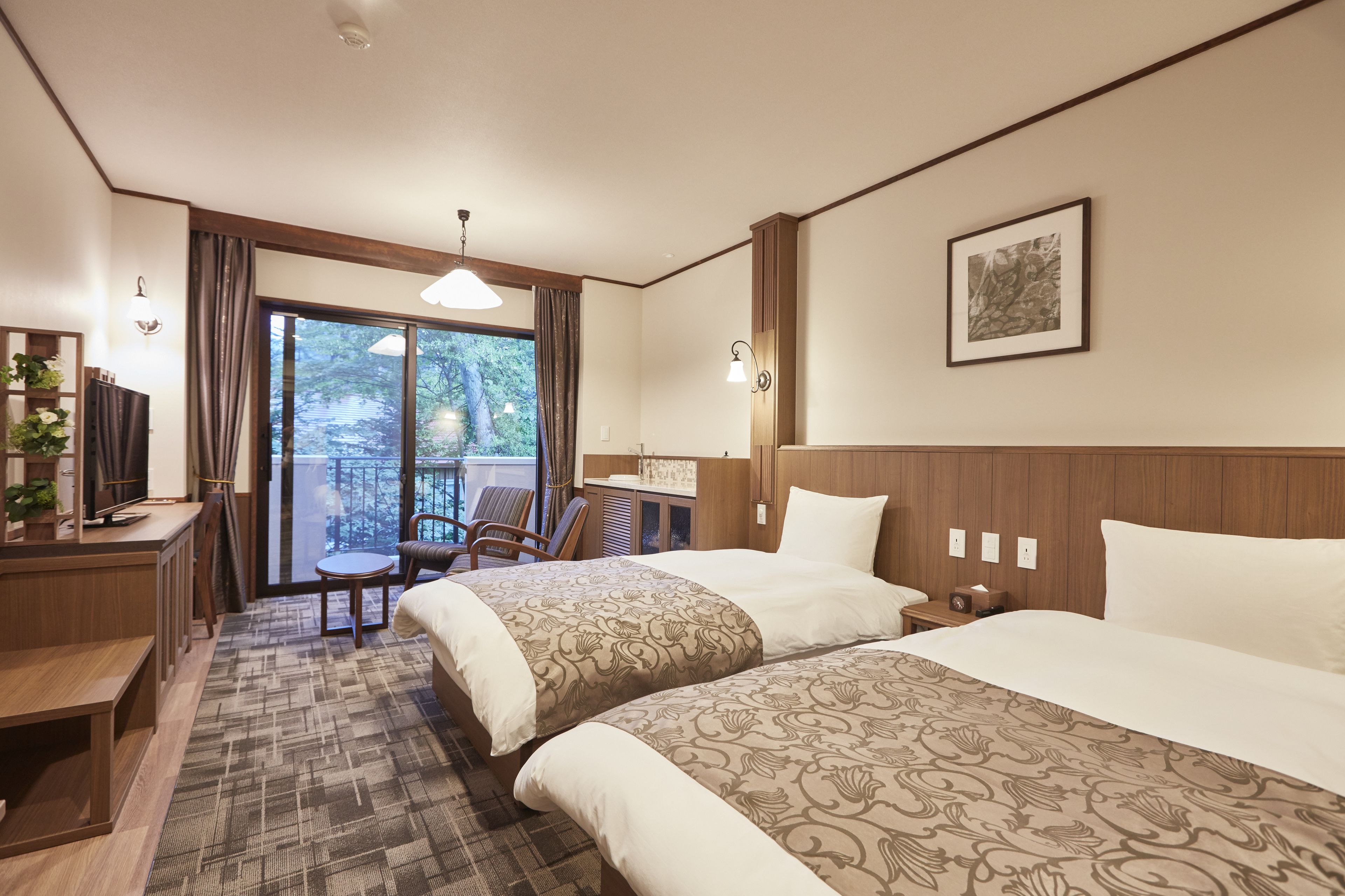 free minibar, in-room safe, desk, free wifi