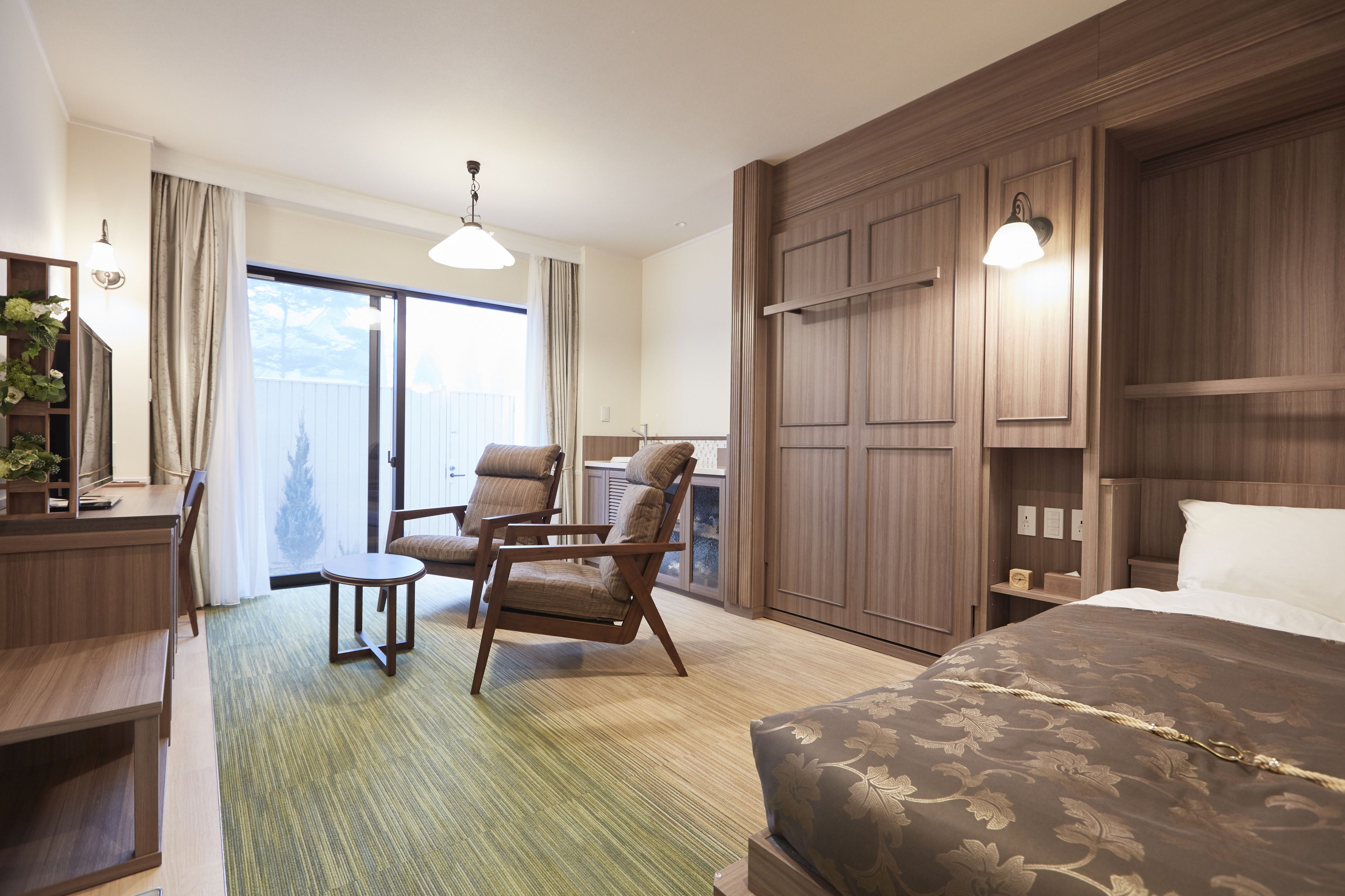 free minibar, in-room safe, desk, free wifi