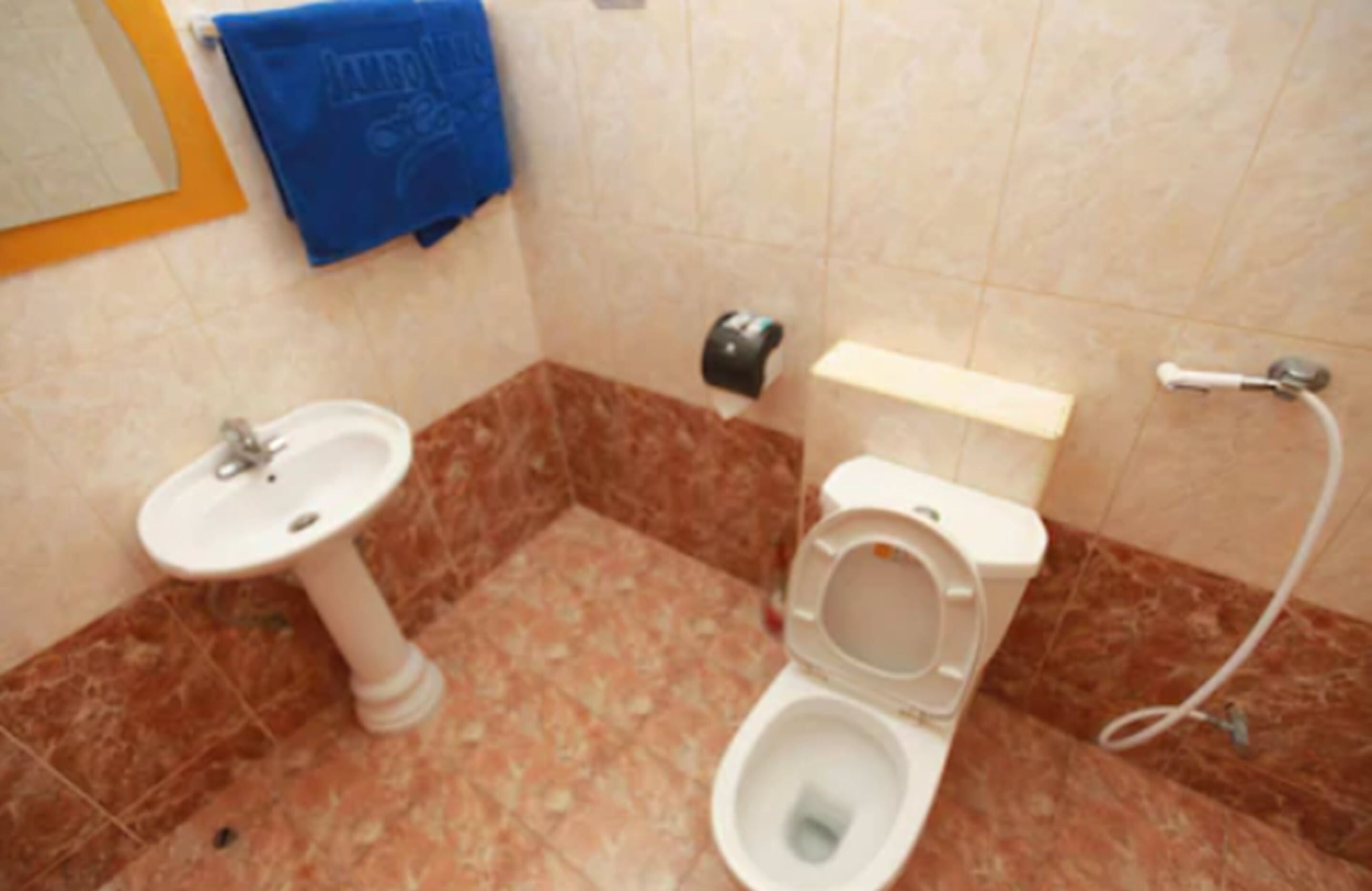 shower, rainfall showerhead, free toiletries, slippers