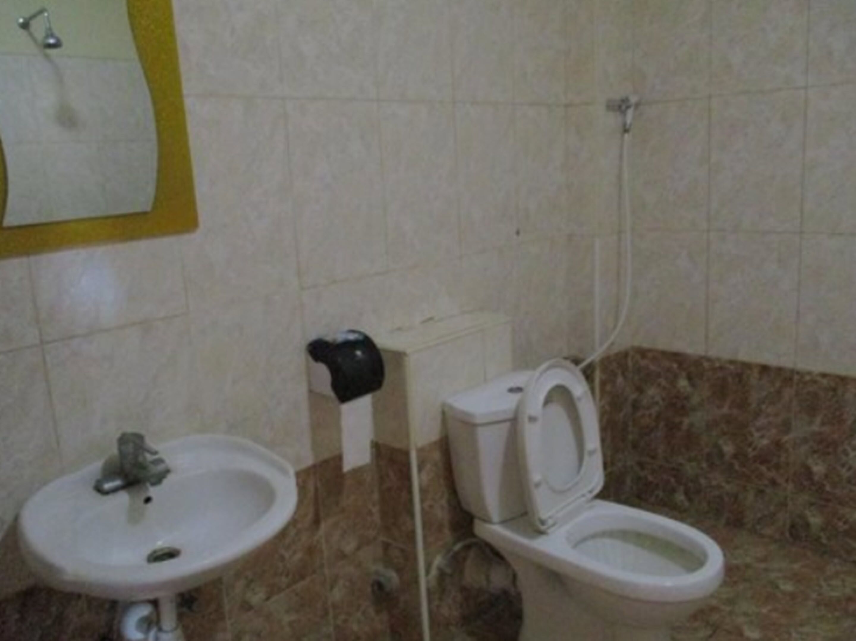 shower, rainfall showerhead, free toiletries, slippers