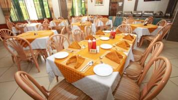 Free daily full breakfast