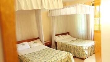 Standard Twin Room | Desk, free WiFi, bed sheets
