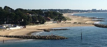 SHEPHERD'S HUT (DELUXE). Nydelig 1 soverom, med uteplass, ideell for par.