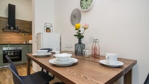 Leilighet – city | Spiseområde på rommet