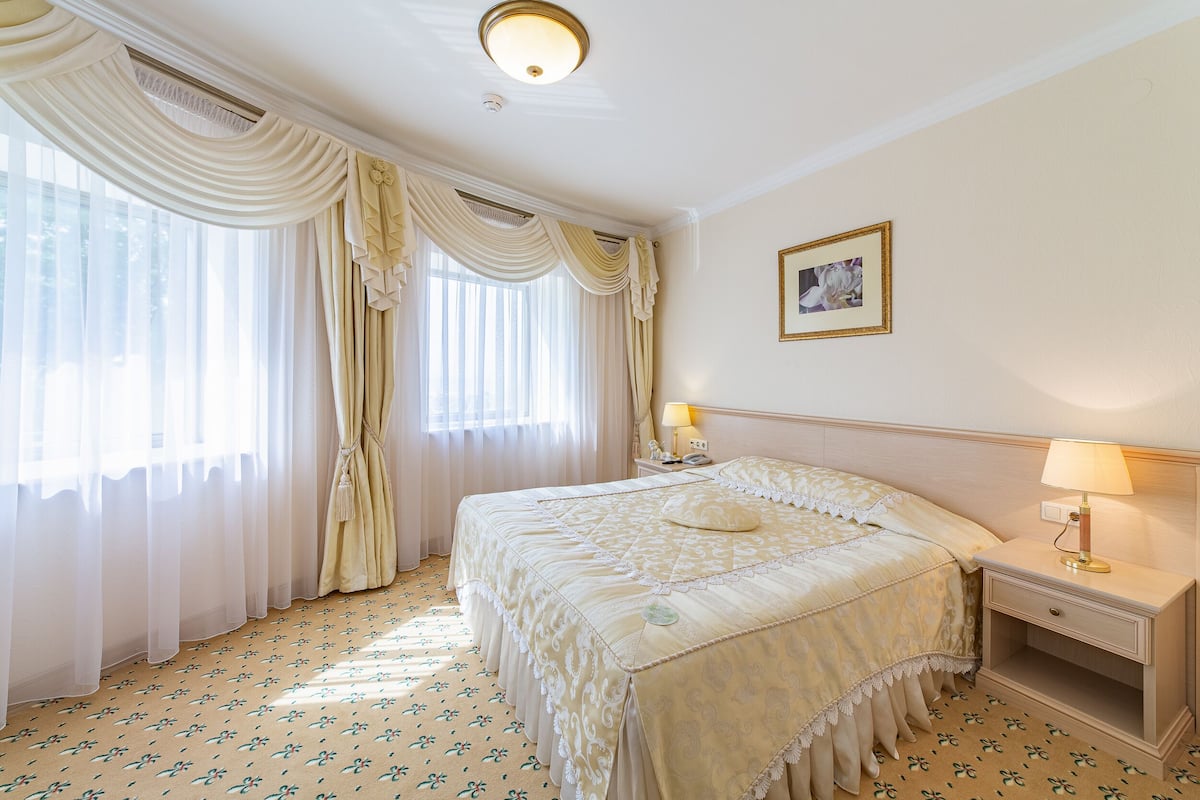 Honeymoon Suite, 1 King Bed, Non Smoking