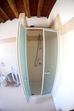 Douche, douche cascade, articles de toilette (gratuits)