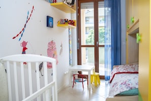 Apartemen, 2 kamar tidur | Kamar bertema anak-anak