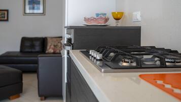 Apartemen, 2 kamar tidur | Dapur pribadi | Oven, kompor, dan peralatan masak/sendok-piring