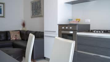 Apartment, 2 Bedrooms | In-room dining