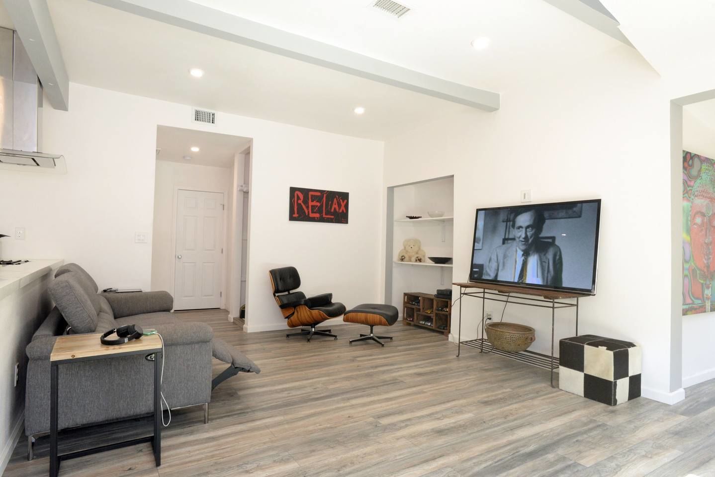 House (2 Bedrooms) | Living room | TV