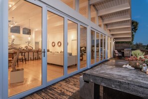 Talo (3 Bedrooms) | Parveke