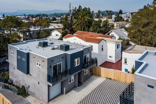 Exterior - Brand NEW Luxury 3bdr Townhome In Silver Lake (Los Angeles)