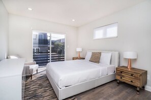 Villa (3 Bedrooms) | 3 bedrooms, iron/ironing board, free WiFi - Brand NEW Luxury 3bdr Townhome In Silver Lake (Los Angeles)