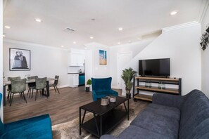 Villa (3 Bedrooms) | Living room | TV - Brand NEW Luxury 3bdr Townhome In Silver Lake (Los Angeles)