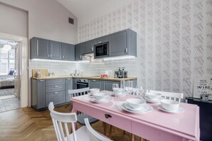 In-room dining - City centre APT Prague by Michal&Friends (Prague)