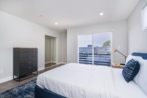 Villa (3 Bedrooms) | 3 bedrooms, iron/ironing board, free WiFi - Brand NEW Luxury Modern 3bdr Townhome In Silver Lake (Los Angeles)