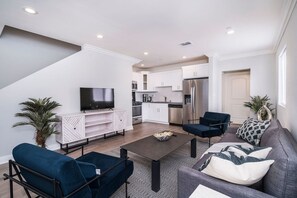 Villa (3 Bedrooms) | Living room | Flat-screen TV - Brand NEW Modern Luxury 3bdr Townhome In Silver Lake (Los Angeles)