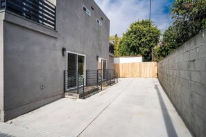 Property grounds - Brand NEW Modern Luxury 3bdr Townhome In Silver Lake (Los Angeles)