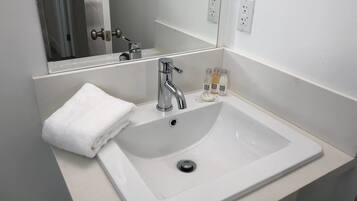 Villa (3 Bedrooms) | Bathroom | Bathtub