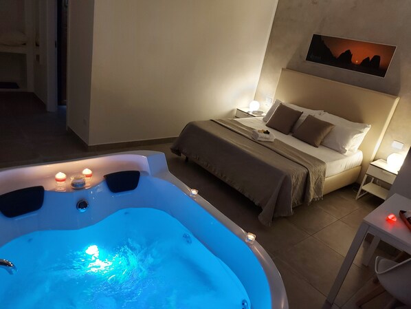 高级双人房, 桑拿浴 | 特色装修、特色家居、办公桌、隔音