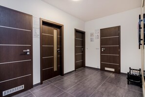 Deluxe Apartment | Interior entrance
