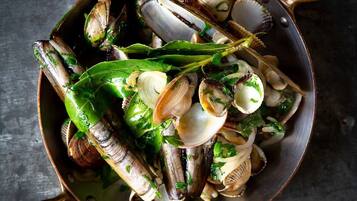 Thức ăn và đồ uống