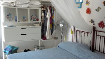 1 Schlafzimmer, Schreibtisch, BĂŒgeleisen/BĂŒgelbrett, WLAN