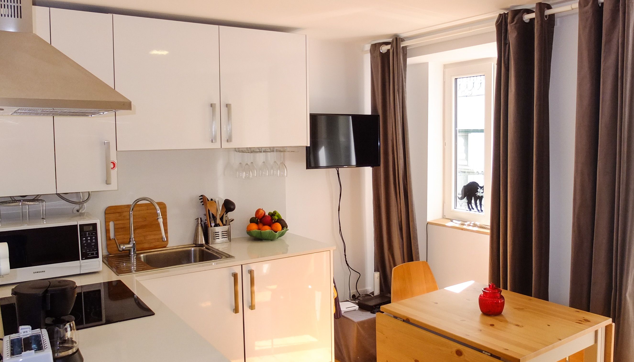 Traditional Lisbon Madragoa Studio