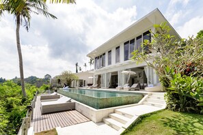 Infinity pool