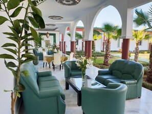 Spécialités Cuisine locale et internationale