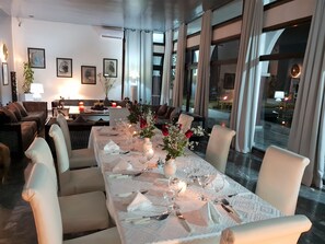 Spécialités Cuisine locale et internationale