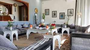Unclassified image, 4 of 41, button - Jnan El Arif (Marrakech)