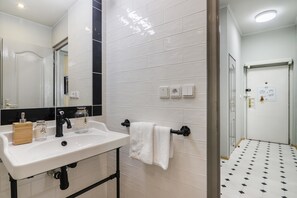 Apartment | Bathroom | Shower, hair dryer, towels, soap - Old Town square APT by Michal&Friends (Prague)