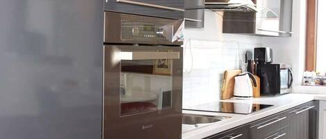 Apartment, 1 Schlafzimmer, Nichtraucher, Stadtblick | Eigene Küche | Großer Kühlschrank, Mikrowelle, Ofen, Herdplatte