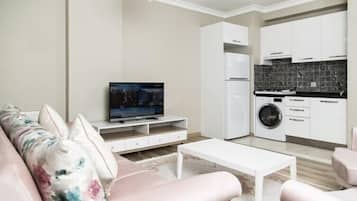 Refrigerador con freezer, horno, placa de cocina, tetera/pava eléctrica