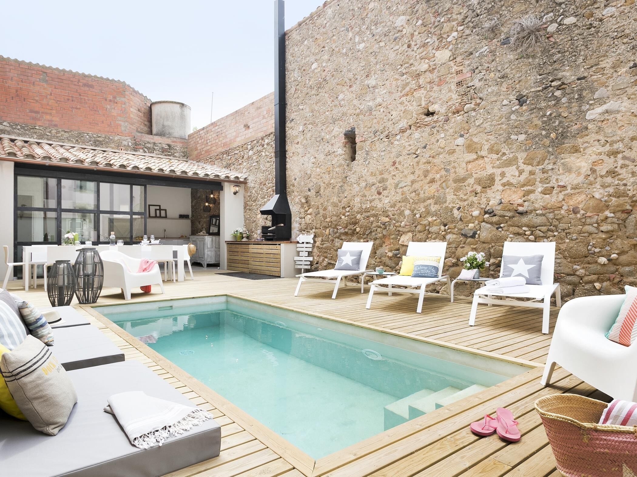 Cal Marenya with private non-chlorine pool. 15 mins to Costa Brava beaches
