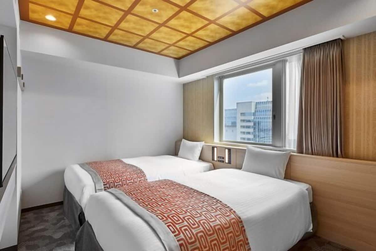 Down comforters, in-room safe, desk, laptop workspace