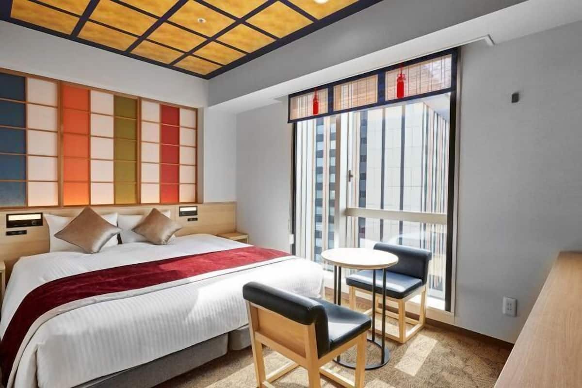 Down comforters, in-room safe, desk, laptop workspace
