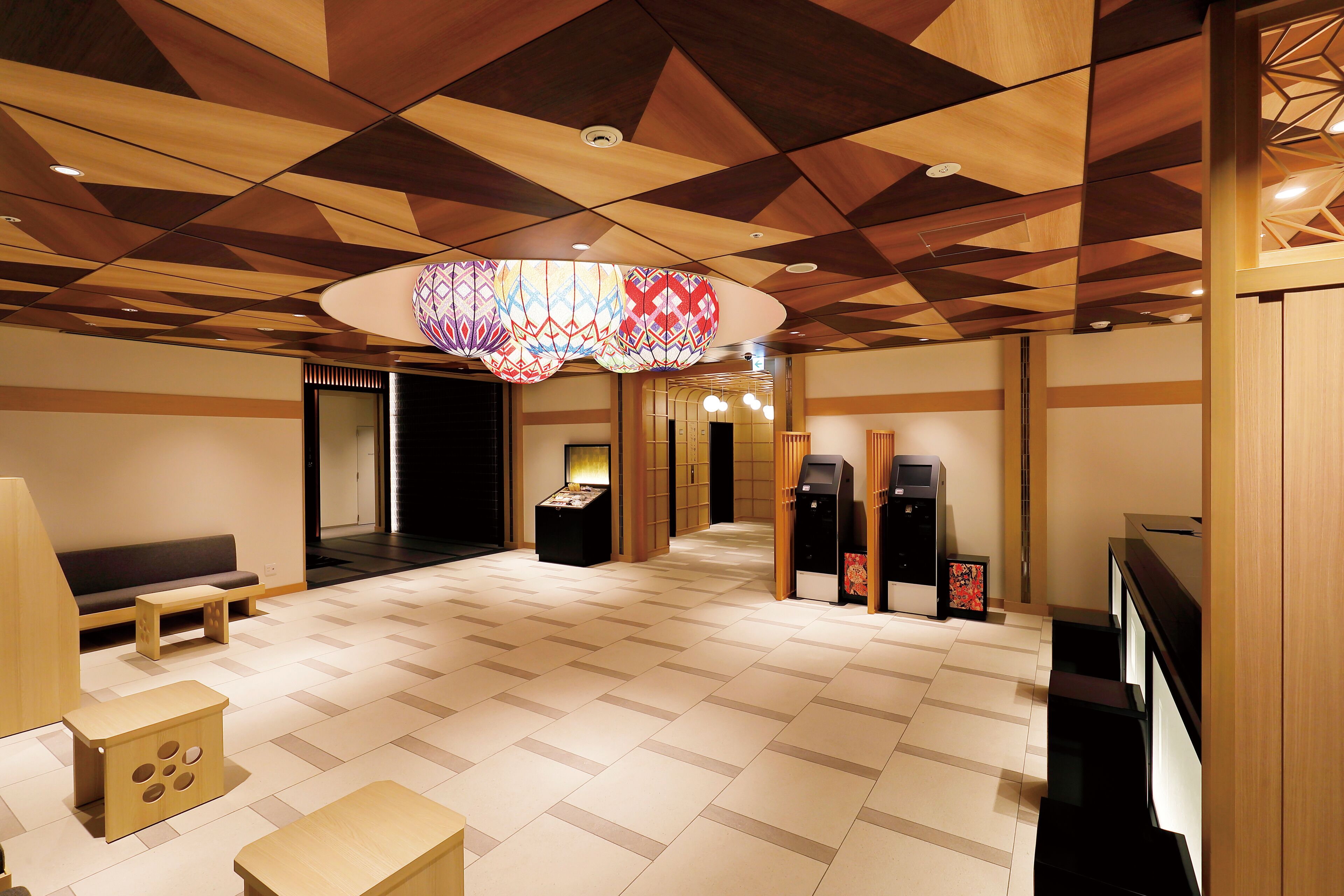 Lobby-lounge