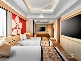 Suite, 2 Double Beds, Non Smoking | Down comforters, in-room safe, desk, laptop workspace