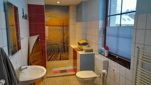 Unclassified image, 2 of 11, button